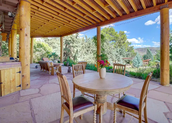 Group Retreat On Flower Farm Near Sedona Trails Holiday home *