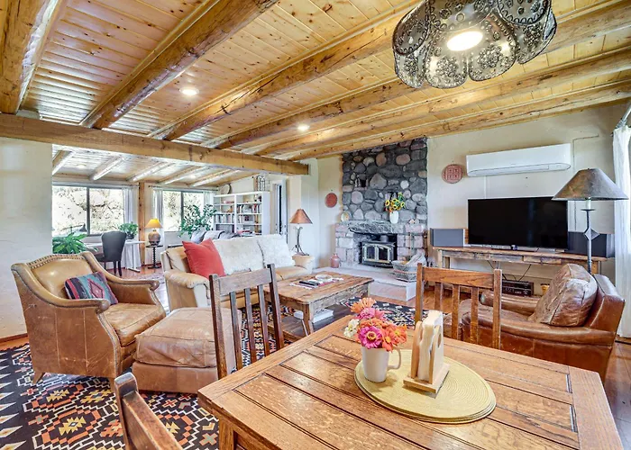 Group Retreat On Flower Farm Near Sedona Trails Holiday home