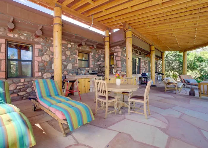 Group Retreat On Flower Farm Near Sedona Trails Holiday home