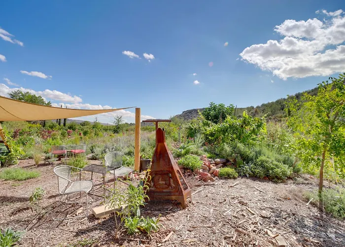 Group Retreat On Flower Farm Near Sedona Trails Holiday home *