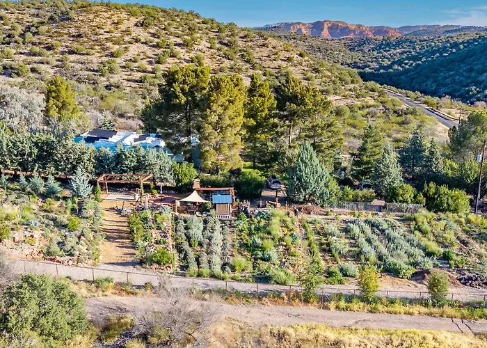 Group Retreat On Flower Farm Near Sedona Trails Holiday home *