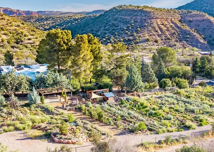 Group Retreat On Flower Farm Near Sedona Trails Holiday home *